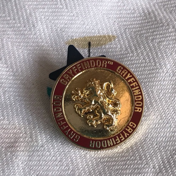 Jewelry - Harry Potter Gryffindor Pin